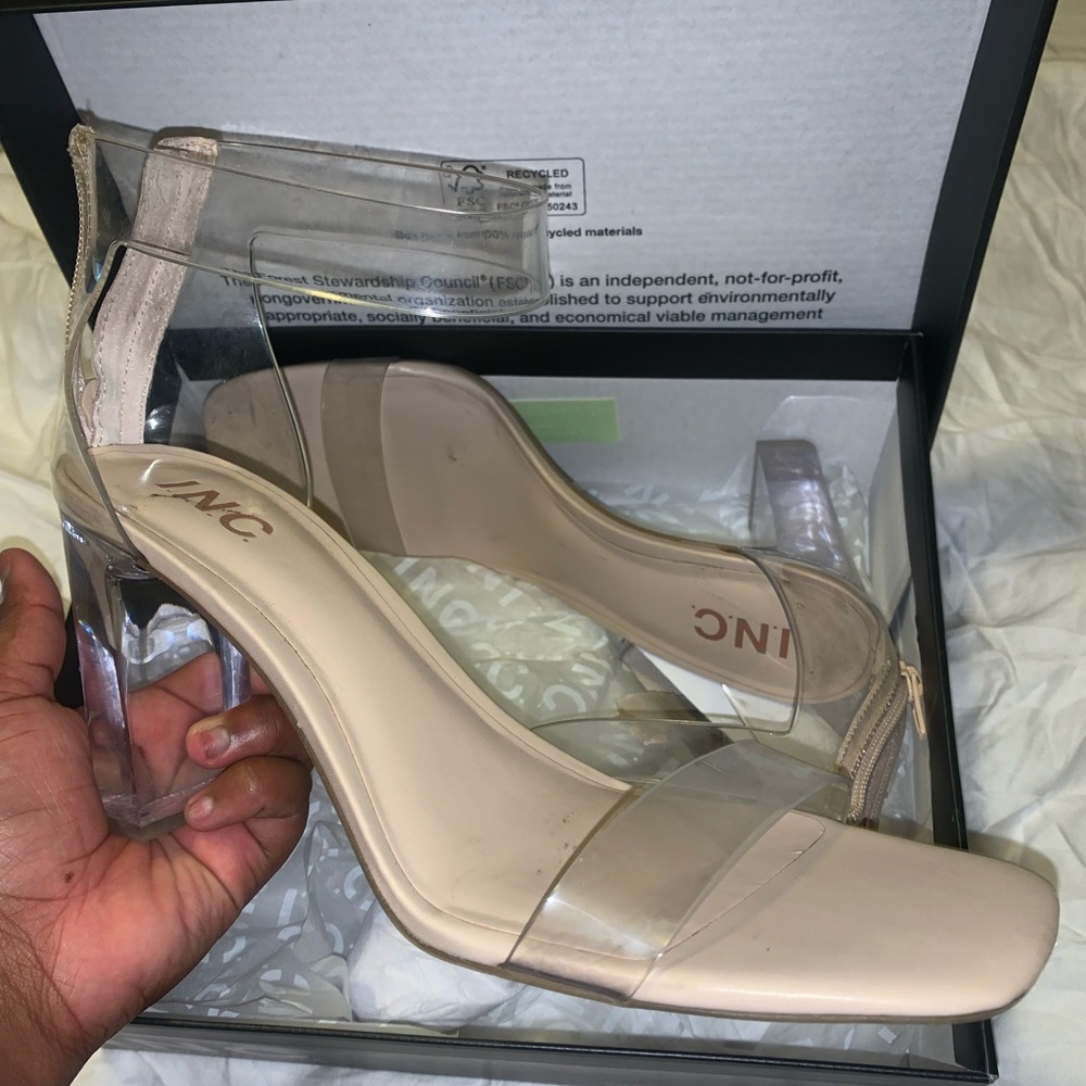Nude strap with transparent heels.